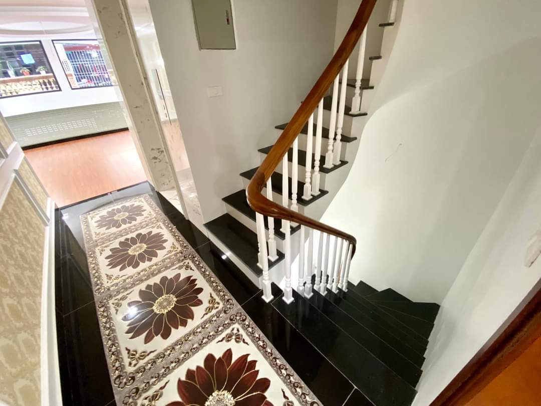 Hoàng Quốc Việt, 6 Tầng Thang Máy, Ô Tô Tránh, Via Hè, Kinh Doanh Sầm Uất, Mới Tinh 13,5 Tỷ.