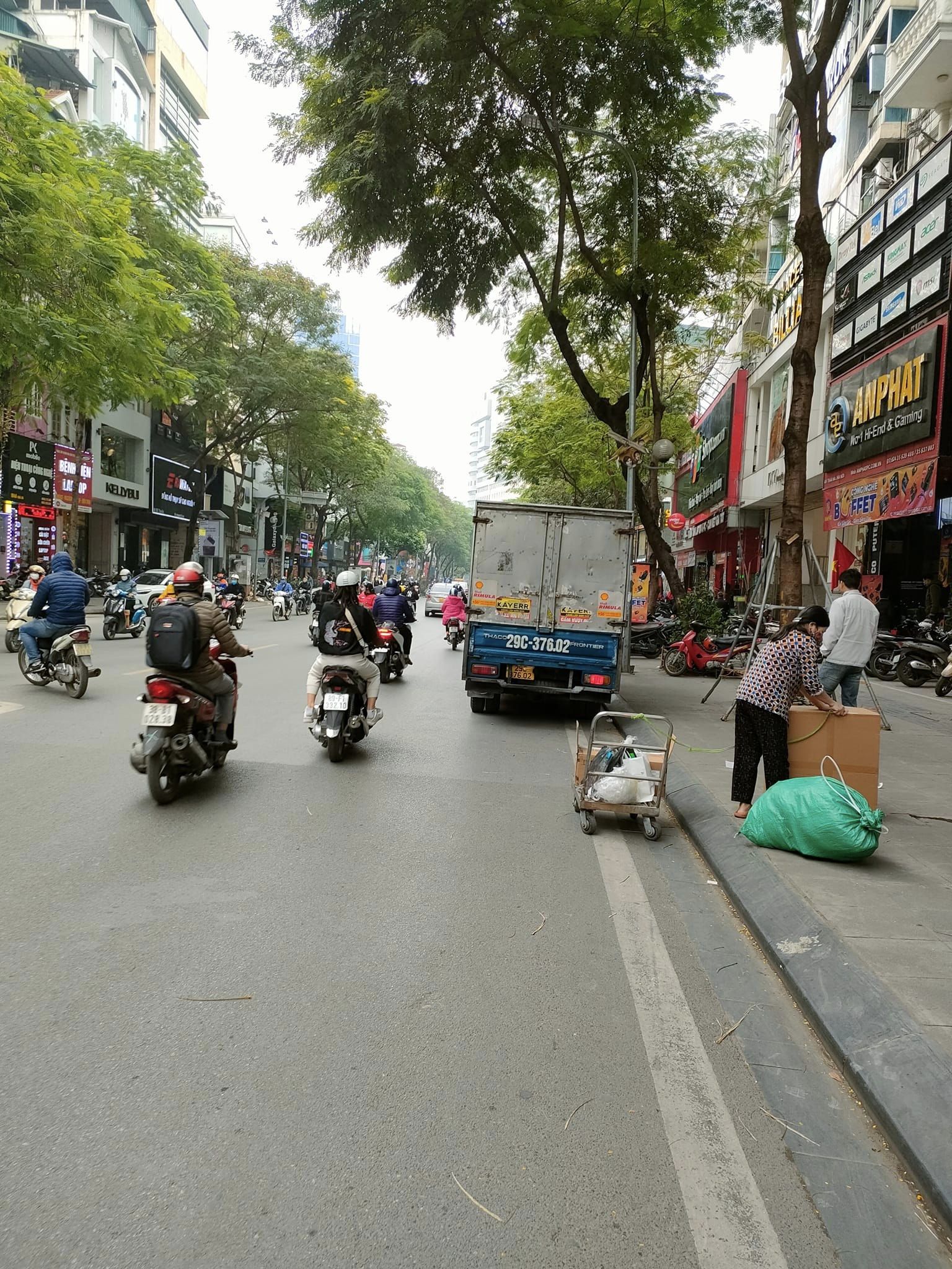 Bán Nhà Mặt Phố Kinh Doanh Đỉnh Phố Thái Hà Dt 64m2 4 tầng Mt 4m Giá 40 tỷ Đống Đa