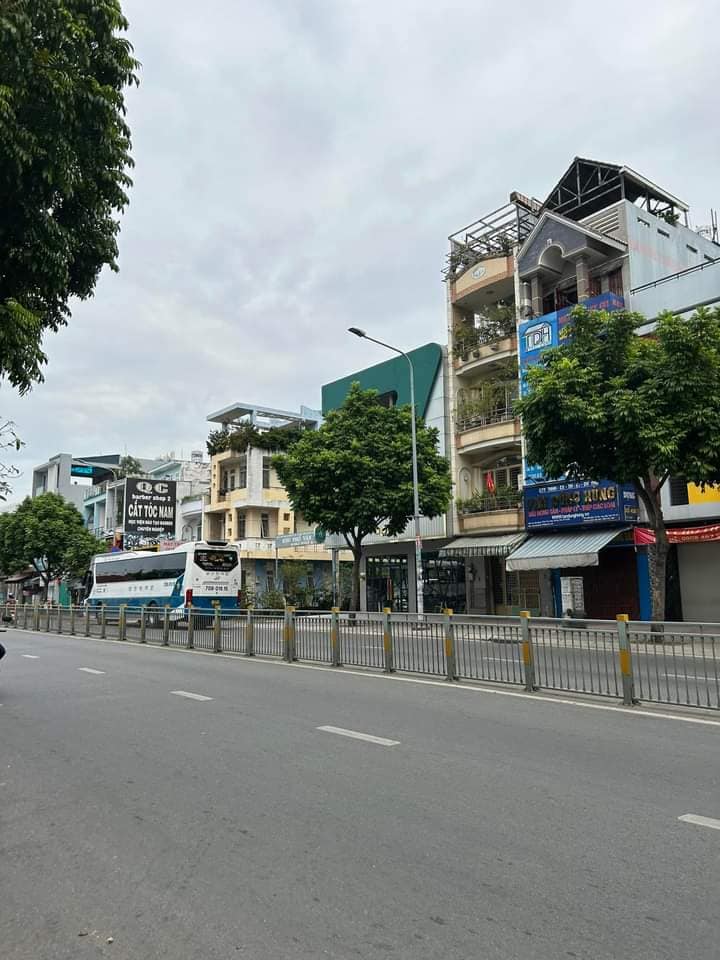 BÁN NHÀ SÁT MẶT TIỀN ĐƯỜNG LŨY BÁN BÍCH - NGANG GẦN 6M - DT 105M2 - NHỈNH 7TỶ✅