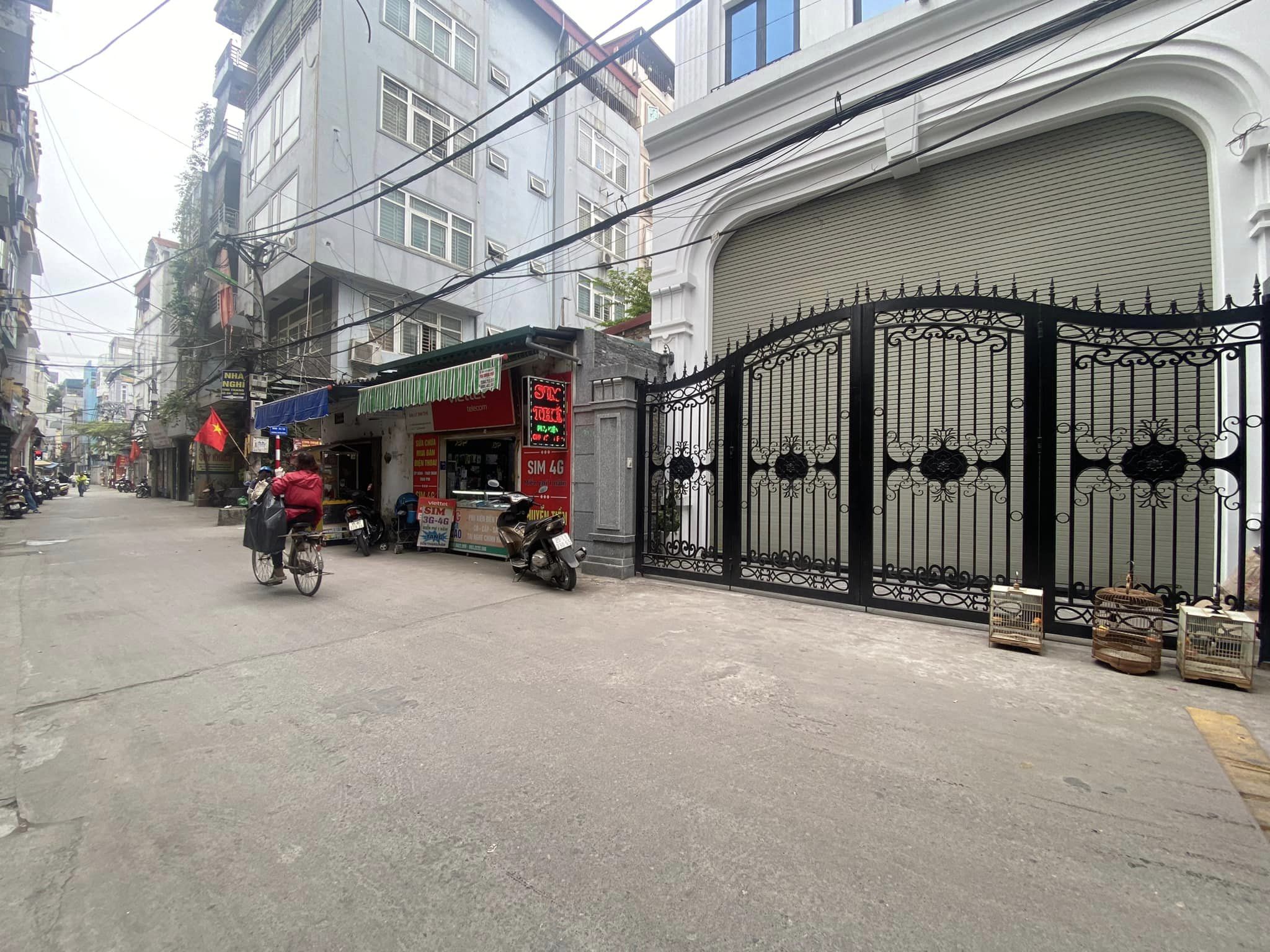 CẦN BÁN NHÀ SÁT HỒ TÂY - GIÁ QUÁ TỐT 23.5 TỶ - CÔNG TEN NƠ ĐỖ CỬA