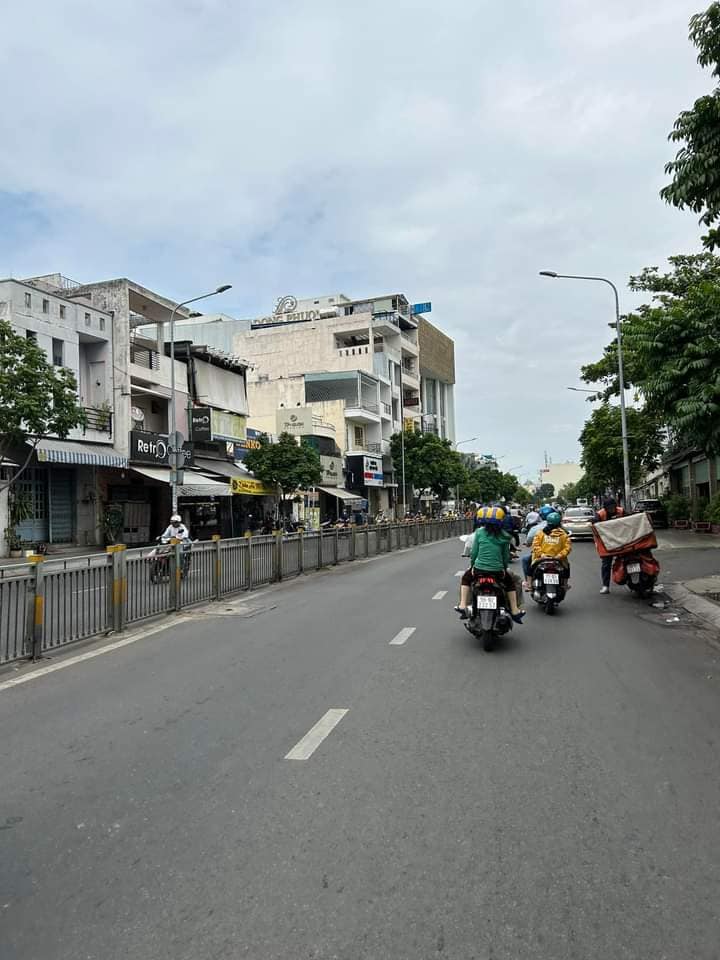 BÁN NHÀ SÁT MẶT TIỀN ĐƯỜNG LŨY BÁN BÍCH - NGANG GẦN 6M - DT 105M2 - TẠO DÒNG TIỀN RẤT TỐT - NHỈNH 7TỶ✅