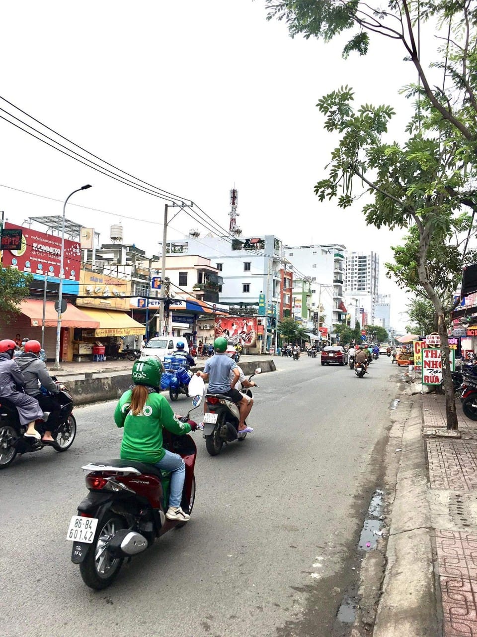 BÁN ĐẤT TẶNG NHÀ 5.5X16, HẺM XE HƠI QUẬN 7, SỔ VUÔNG CÔNG CHỨNG TRONG NGÀY