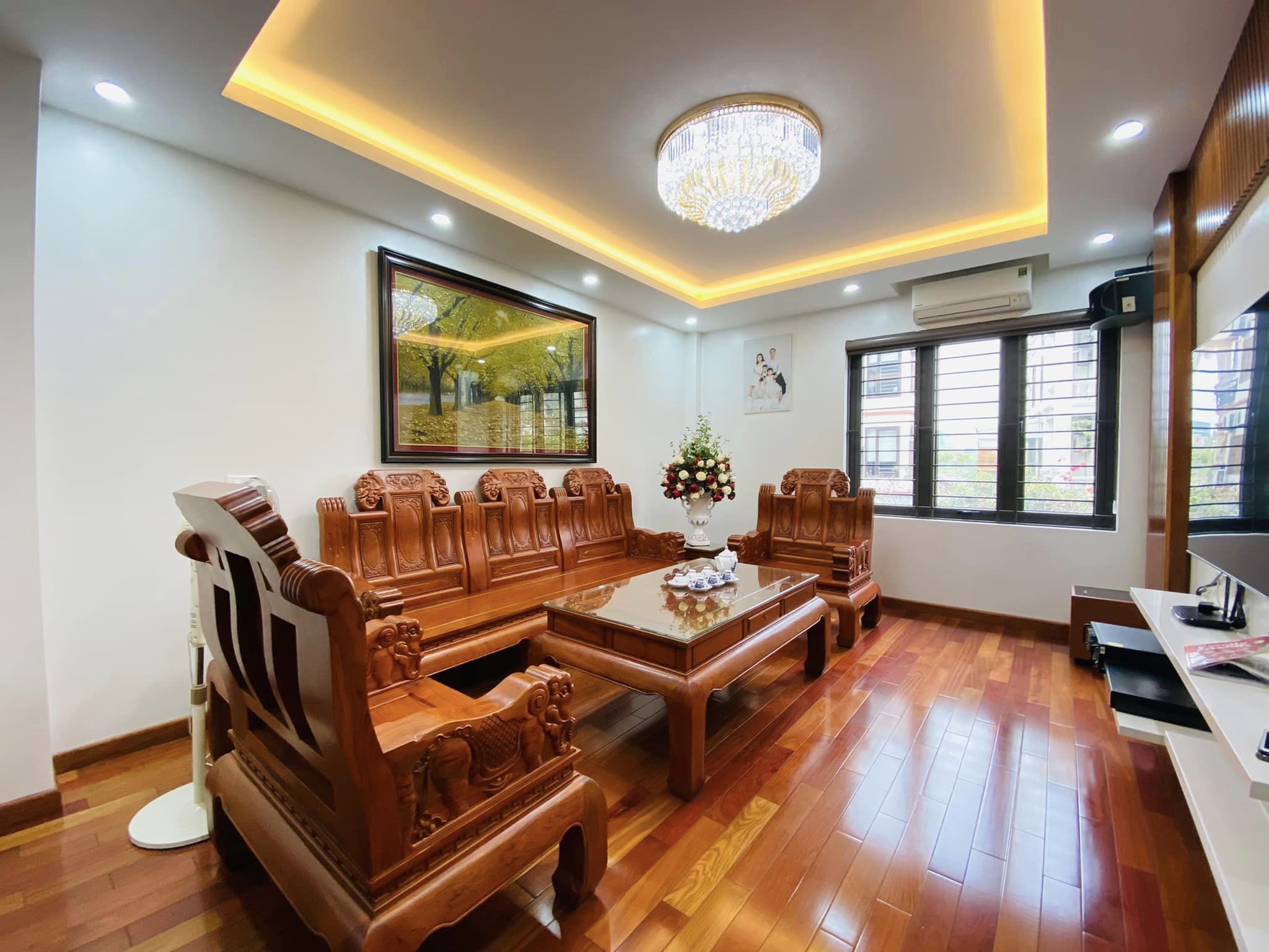 BÁN NHÀ ĐƯỜNG THẠCH BÀN THẠCH BÀN 90m2, 4 Tầng, 16 tỷ - NHÀ ĐẸP SỐNG CHẤT - TẶNG FULL NỘI THẤT CAO CẤP