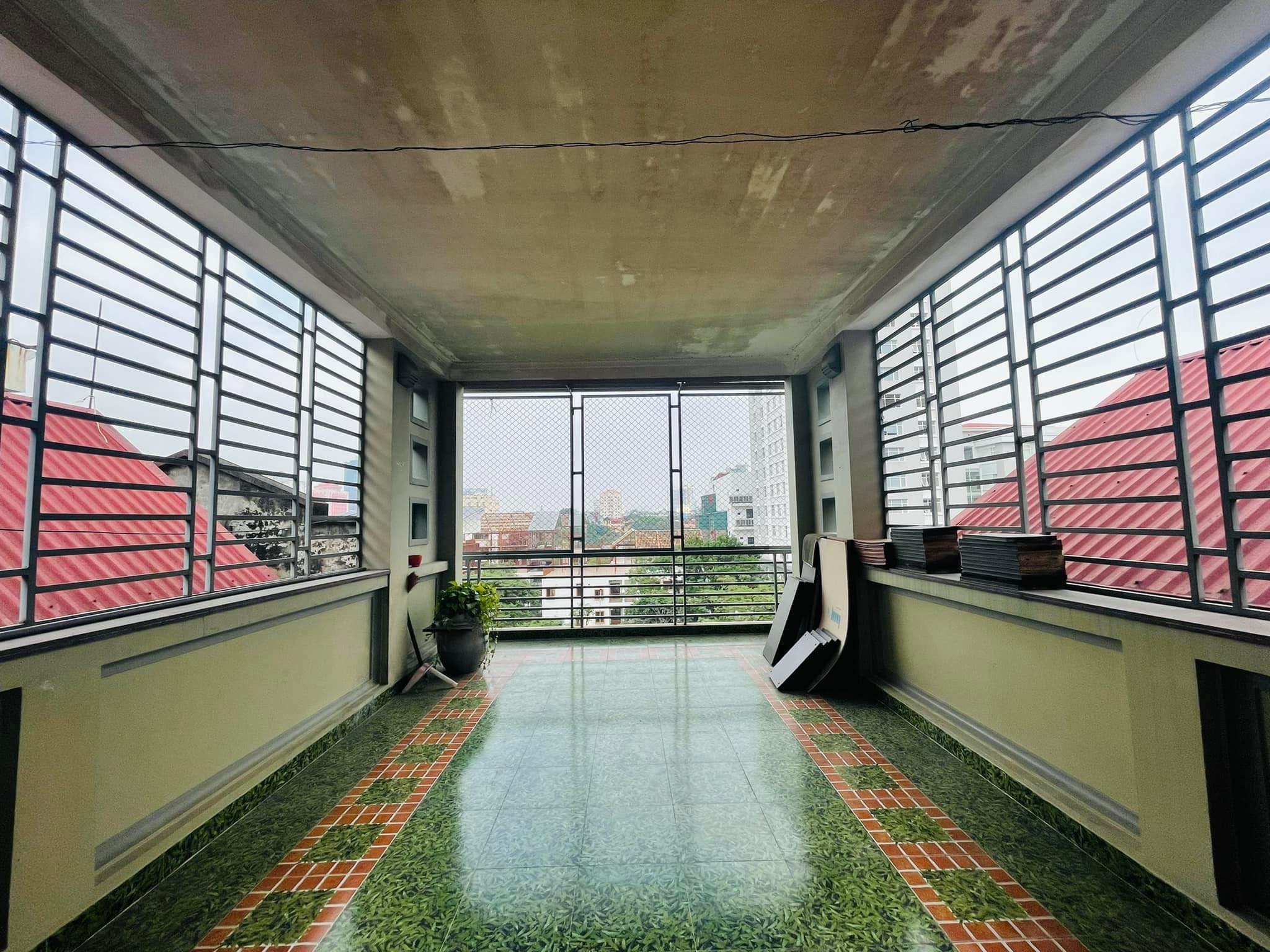 Bán gấp trước tết nhà khu phân lô Trần Quốc Hoàn Cầu Giấy 70mx5T,16 tỷ