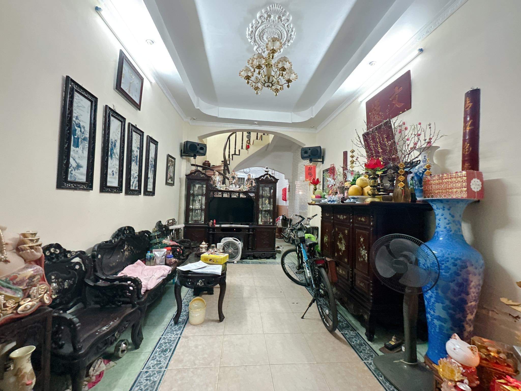 Bán nhà Hoàng Quốc Việt, Cầu Giấy, 40m2, 4 tầng, giá 5 tỷ.