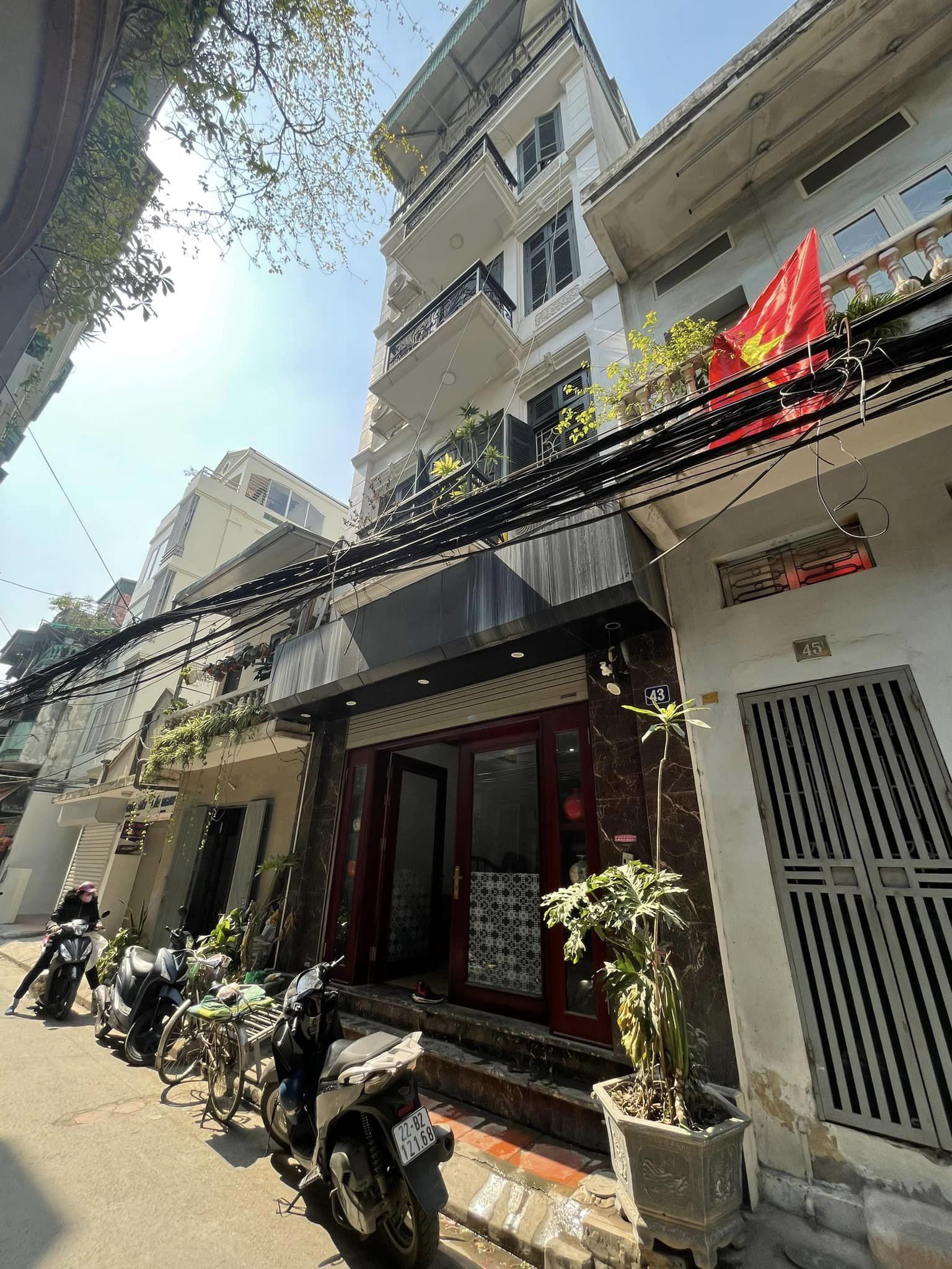 BÁN NHÀ PHỐ HÒA BÌNH 4 - 20M RA PHỐ - 7 CHỖ VÀO NHÀ- KINH DOANH