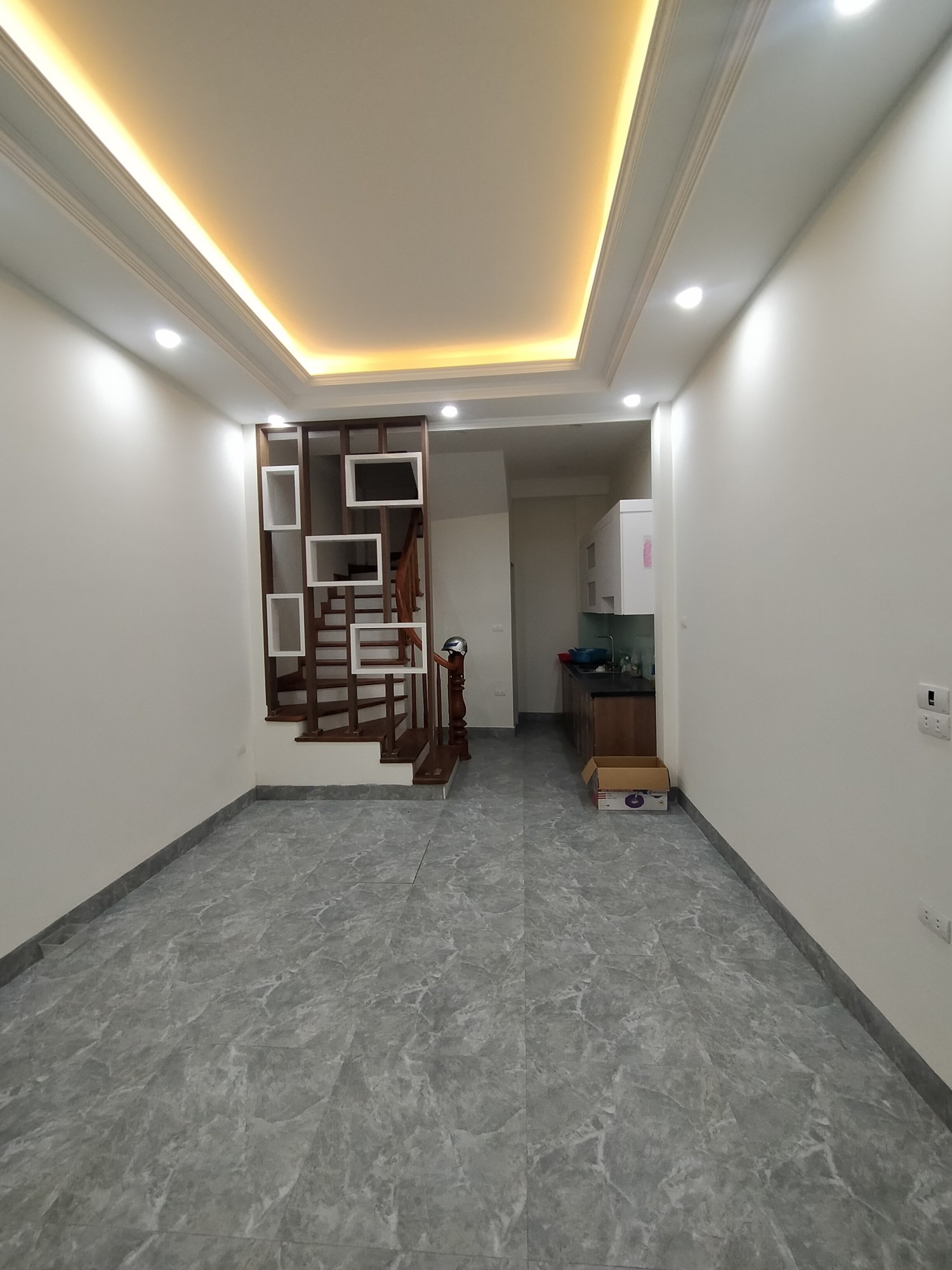 Bán nhà Nguyễn Văn Cừ, Dtsd 31m, nhà 5 Tầng giá hơn 4 tỷ.