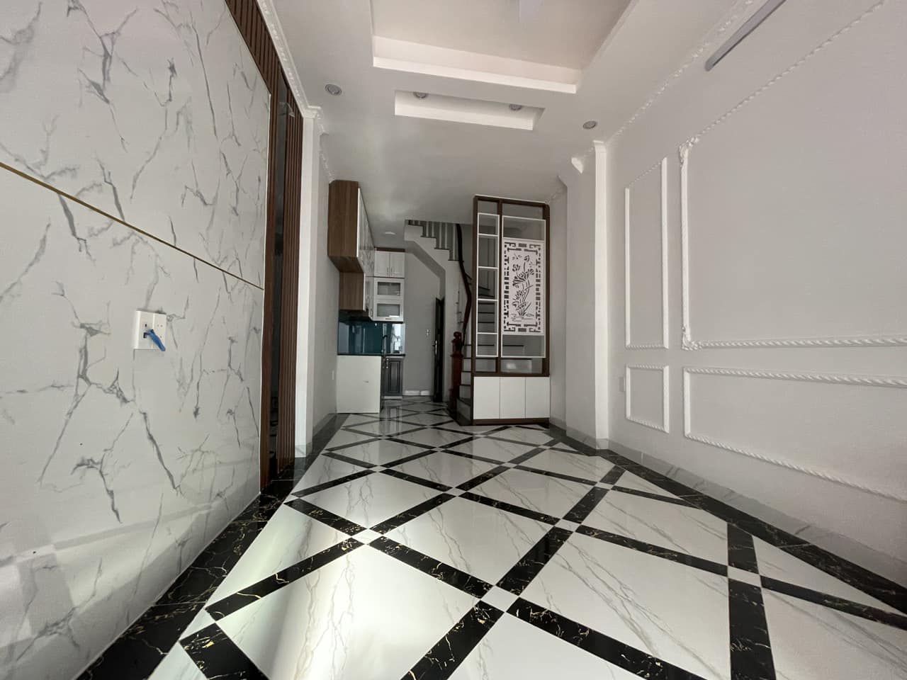 Khu phân lô – Ngõ to thông thoáng – Lô góc - 20m ra ô tô đỗ - Nguyễn Ngọc Vũ – Cầu Giấy