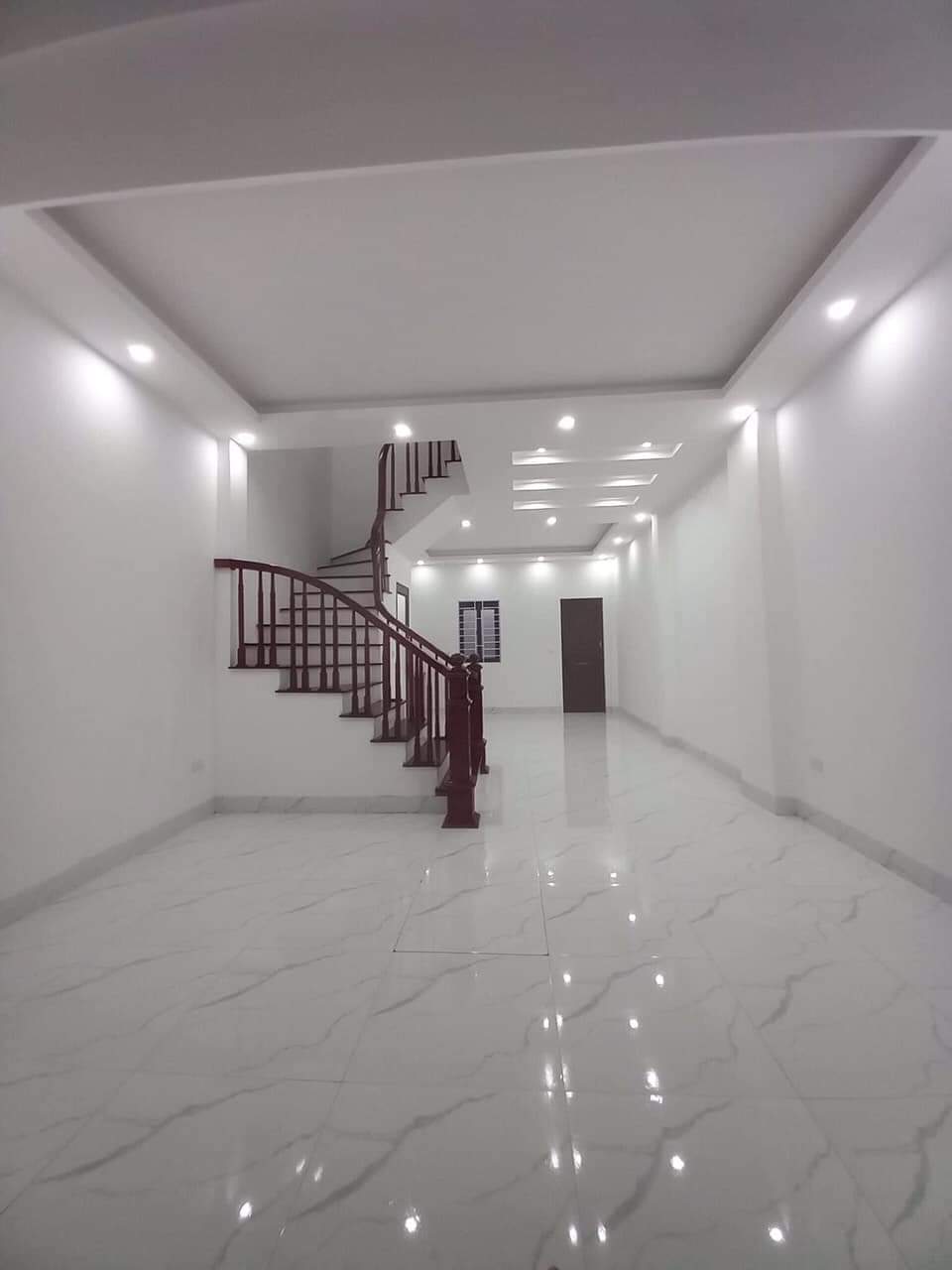 CHỊ GÁI CẦN TIỀN LÀM ĂN BÁN NHÀ MỚI, RỘNG, VIEW VÀNH ĐAI 3.5, MẶT TIỀN 4.3m NỞ HẬU- BA GÁC VÀO NHÀ