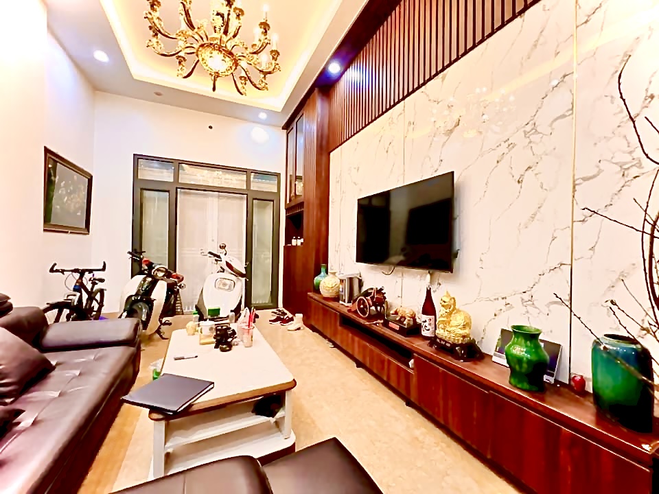 NHÀ ĐẸP ĐÓN TẾT - TÔ VĨNH DIỆN - TRƯỜNG CHINH 38M x 5 TẦNG - FULL NỘI THẤT - GẦN PHỐ - THOÁNG TRƯỚC SAU.