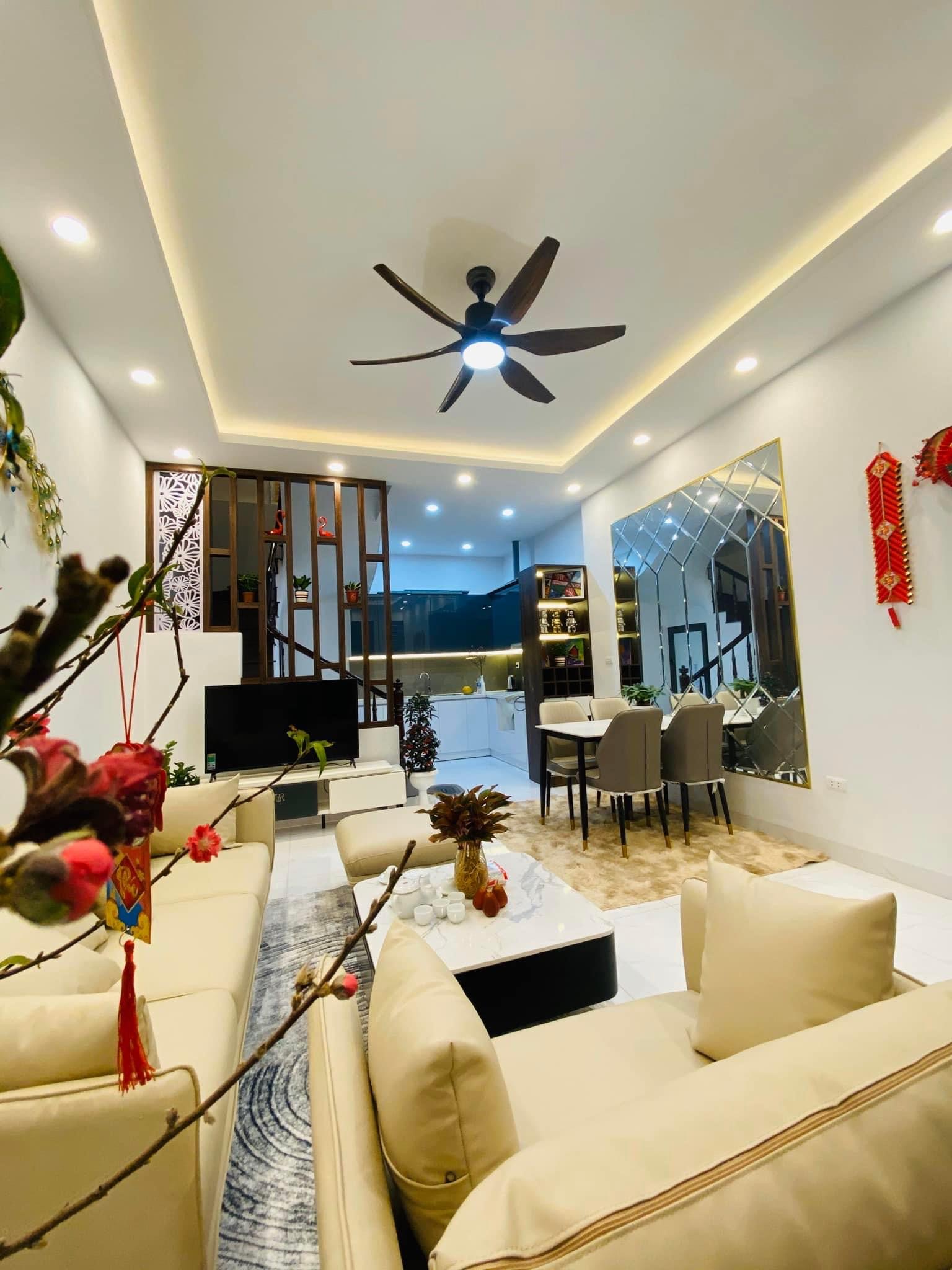 NHÀ ĐẸP ĐÓN TẾT QUÝ MÃO - TẶNG 100% NỘI THẤT XỊN SÒ - GẦN Ô TÔ - GIÁ CHỈ 5,45 TỶ.