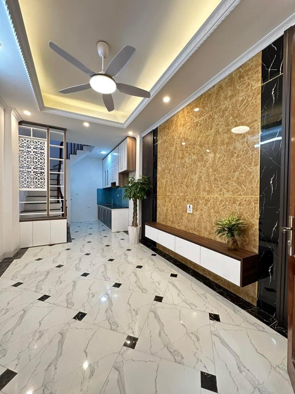 Bán nhà Kim Ngưu 40m-5 tầng-4,98tỷ -NHÀ MỚI - LÔ GÓC - GẦN Ô TÔ - NGÕ THÔNG KINH DOANH - THOÁNG SÁNG ĐẦY ĐỦ CÔNG NĂNG