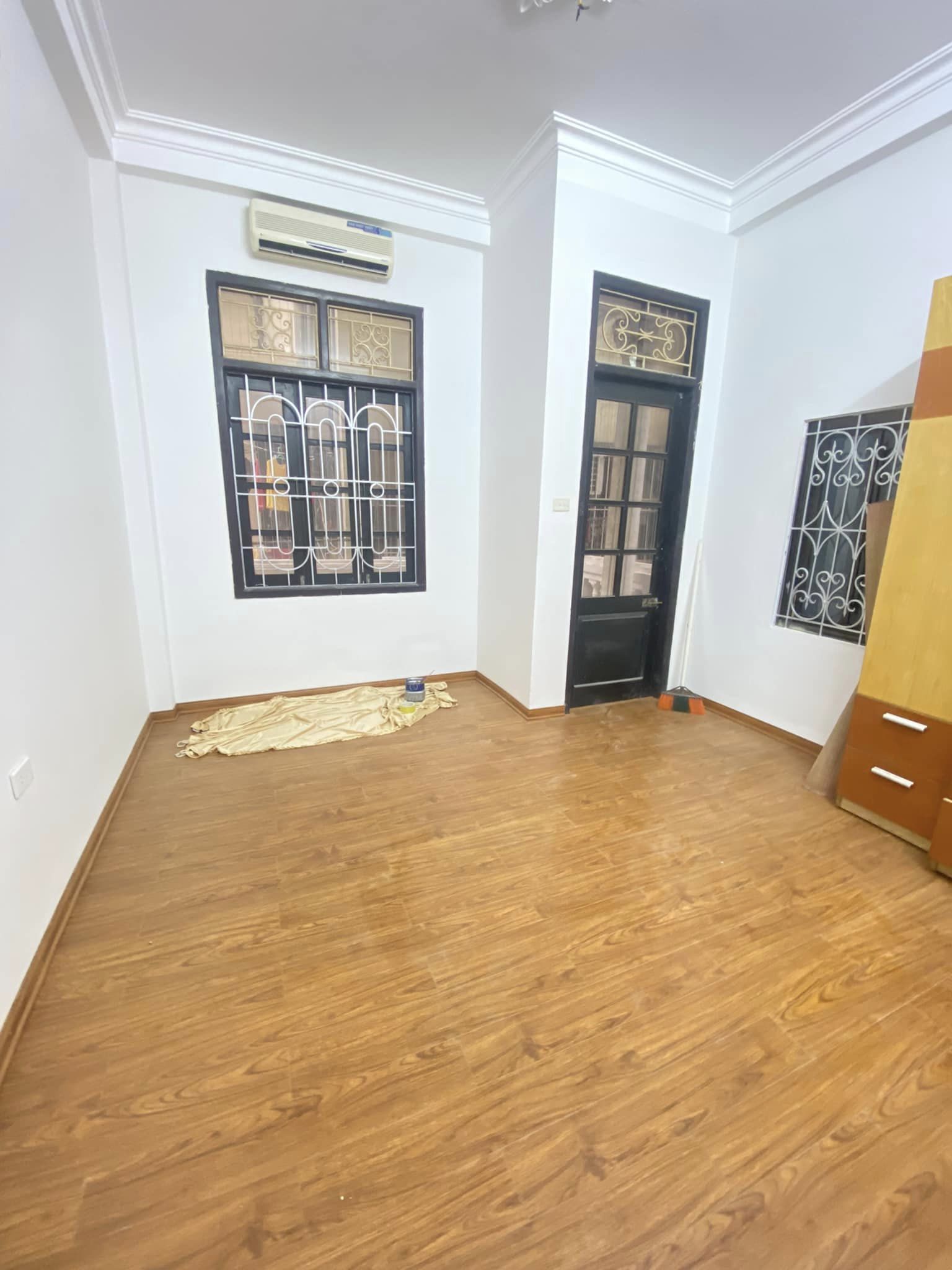 Mặt ngõ 10 phố 8/3, mặt chợ kinh doanh, 92m2, MT 4m, giá chỉ 11 tỷ