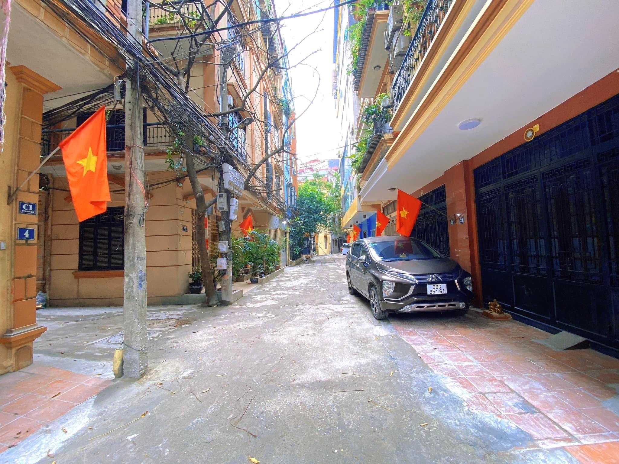 Bán nhà PL Hoàng Quốc Việt - Ô tô tránh, vỉa hè, KD - 50m2, 6 tầng thang máy, mt 4.4m