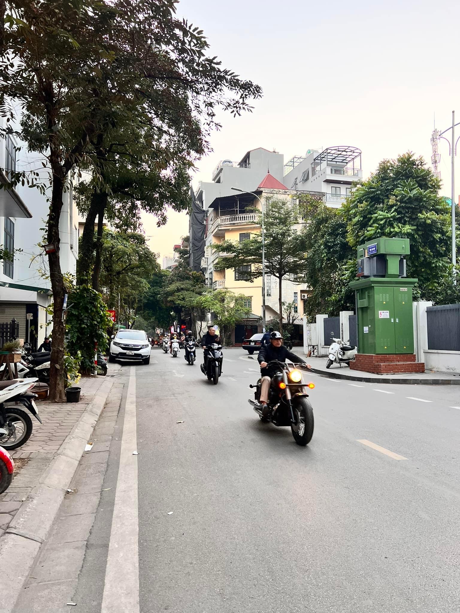 Siêu Phẩm Phố Hoàng Cầu, Đống Đa, Mặt Ngõ Phân Lô, Kinh Doanh Ngay Quận Uỷ, Giá 6,6 tỷ.