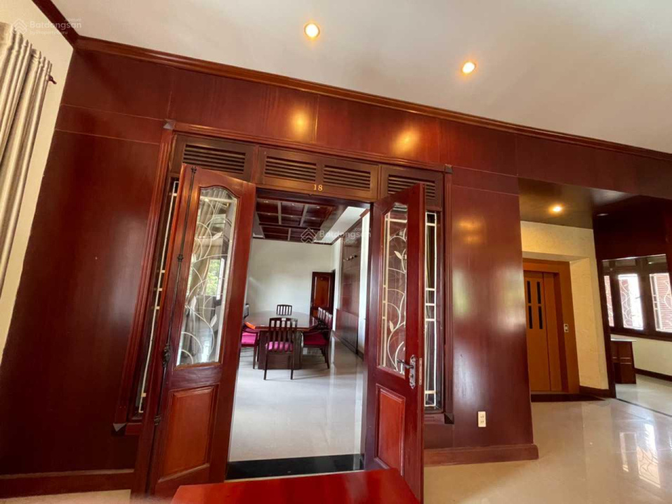 Anh nhà mình đi định cư cần bán căn villa hạ giá bán còn 65 tỷ (ngày trước 70 tỷ)