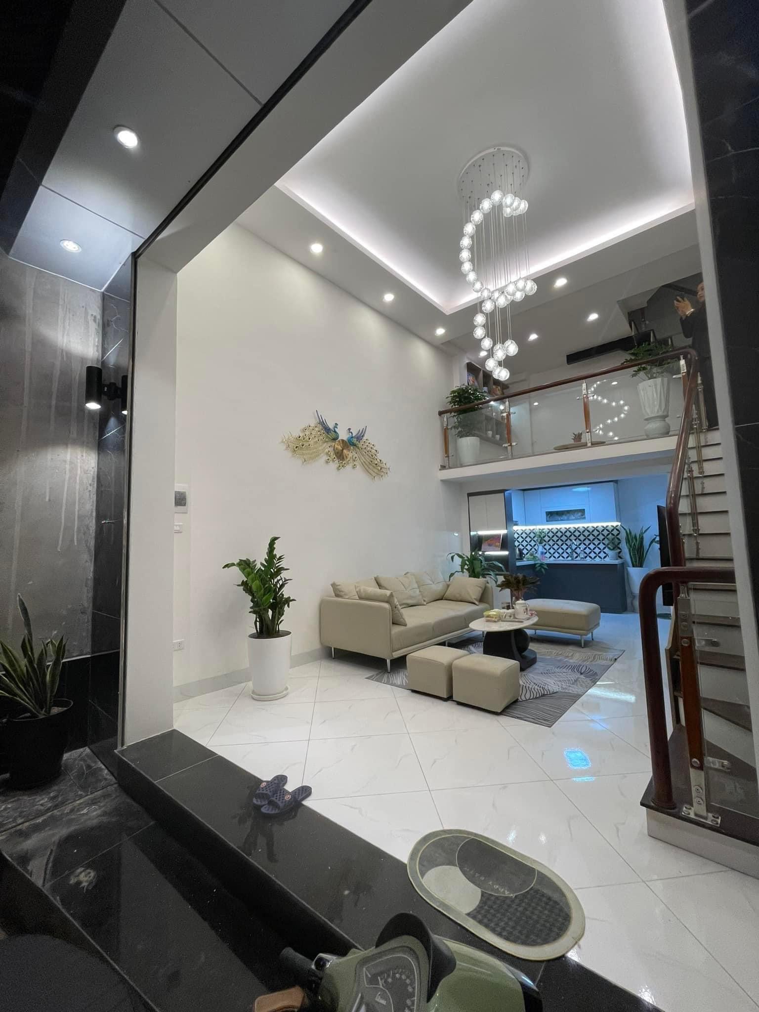 Chủ cần bán gấp căn Lạc Trung 37 m -4 tầng -MT 4,2-4,5 tỷ + Ngõ thông tứ tung ra Trần Khát Chân, Minh Khai, Lạc