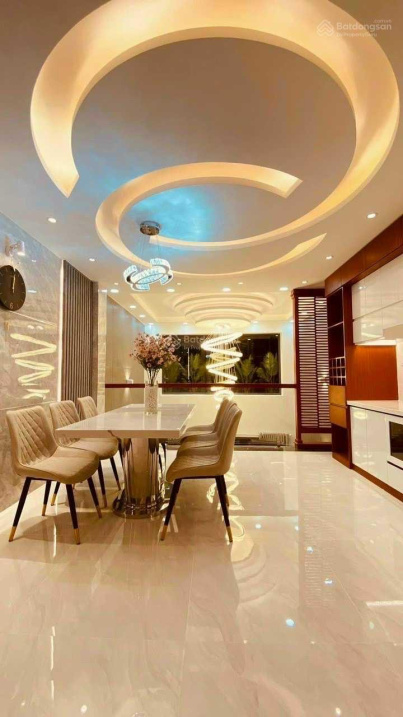 Bà cô lớn tuổi bán nhanh nhà Nguyễn Thị Minh Khai, quận 1. 91m2 (6x15m) - nhà mới - 5 tầng. 16,5 tỷ