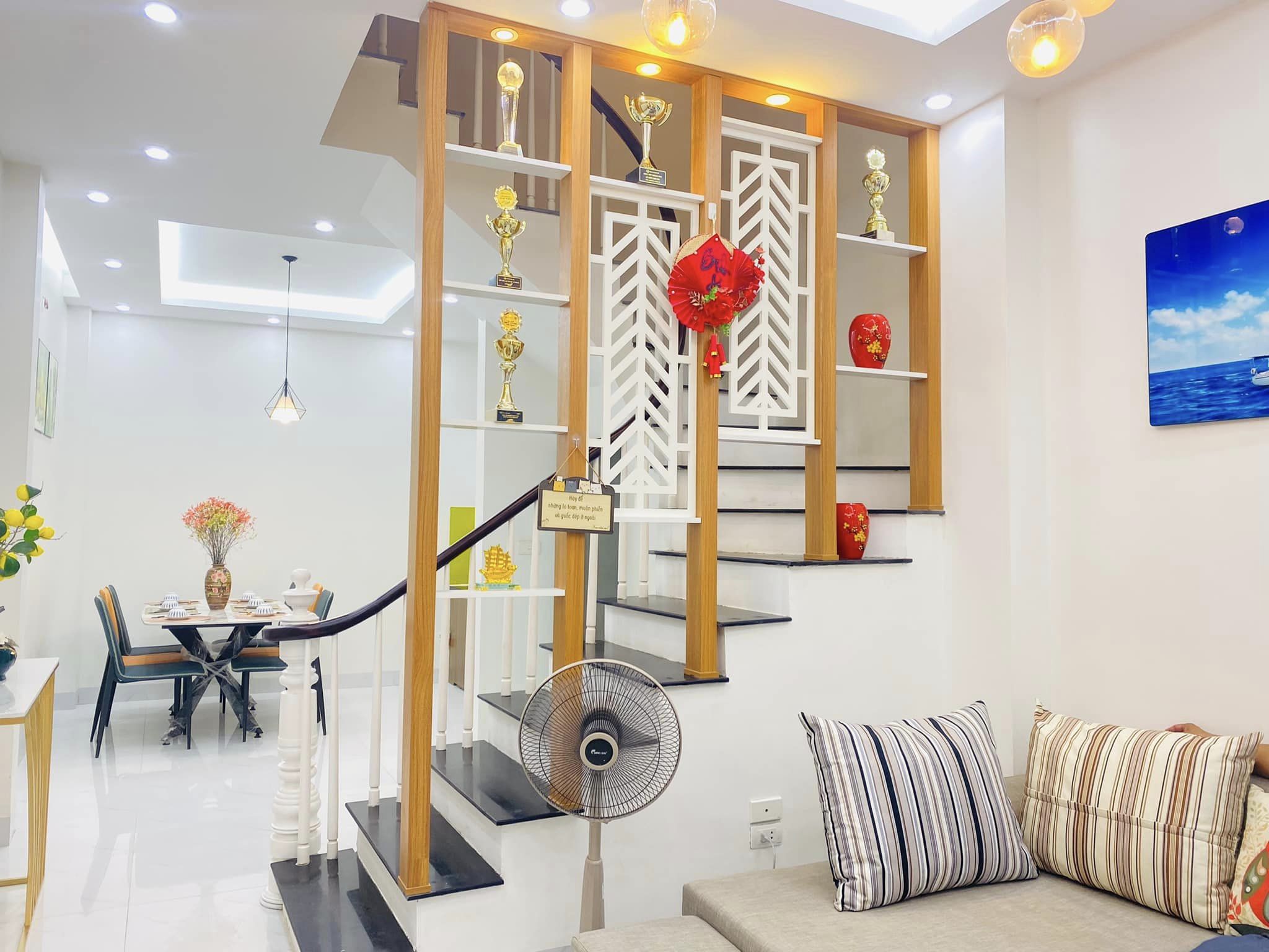 BÁN NHÀ PHỐ BẠCH ĐẰNG, NGÕ THÔNG, BA GÁC CHẠY. S 29M, 5 TẦNG, MT 3.4M, GIÁ CHỈ 2 TỶ 95