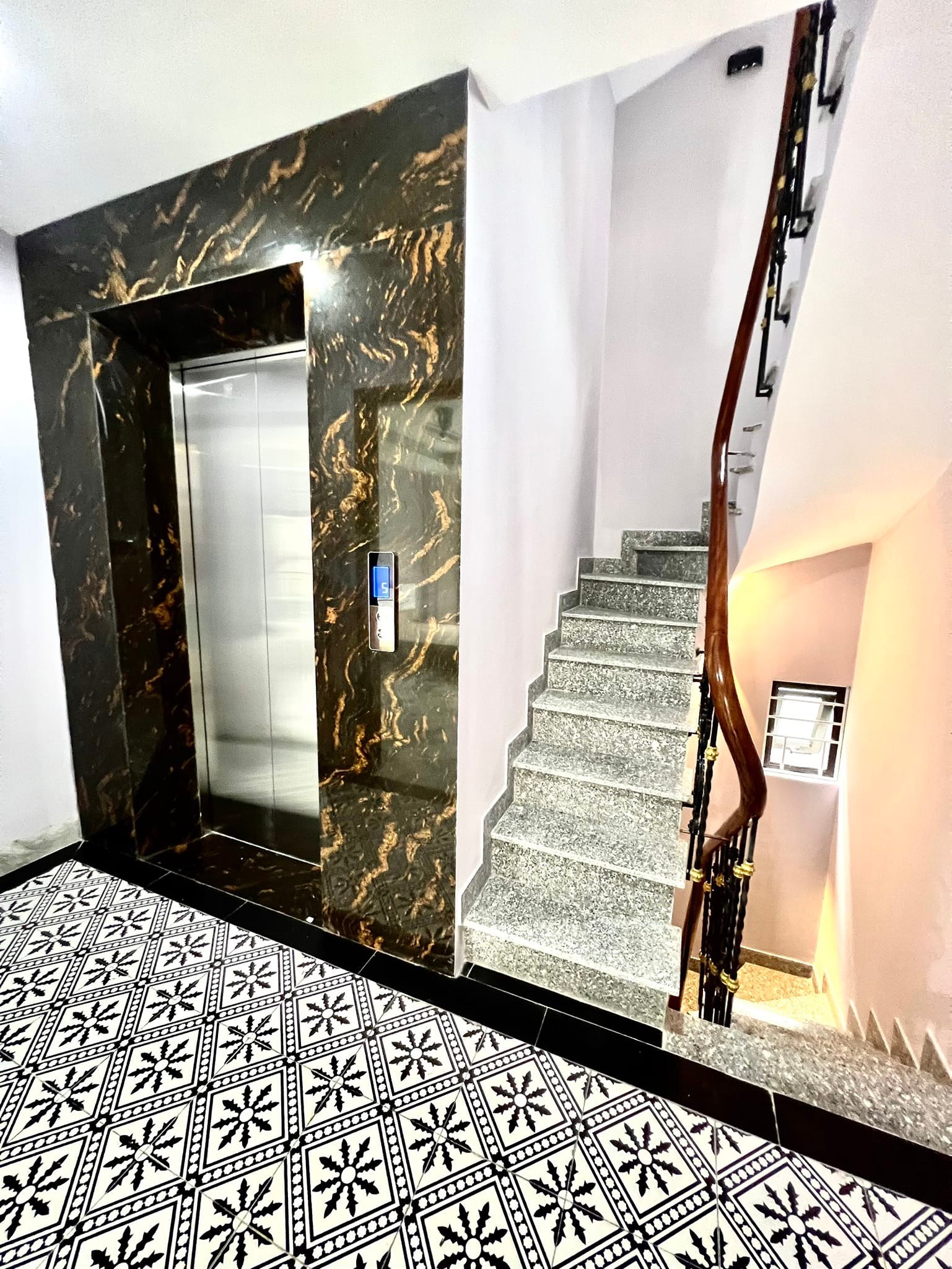 Nhà Bạch Mai, 68m2 x 7T thang máy, 12 phòng, 80 triệu/tháng, giá 14.5 tỷ