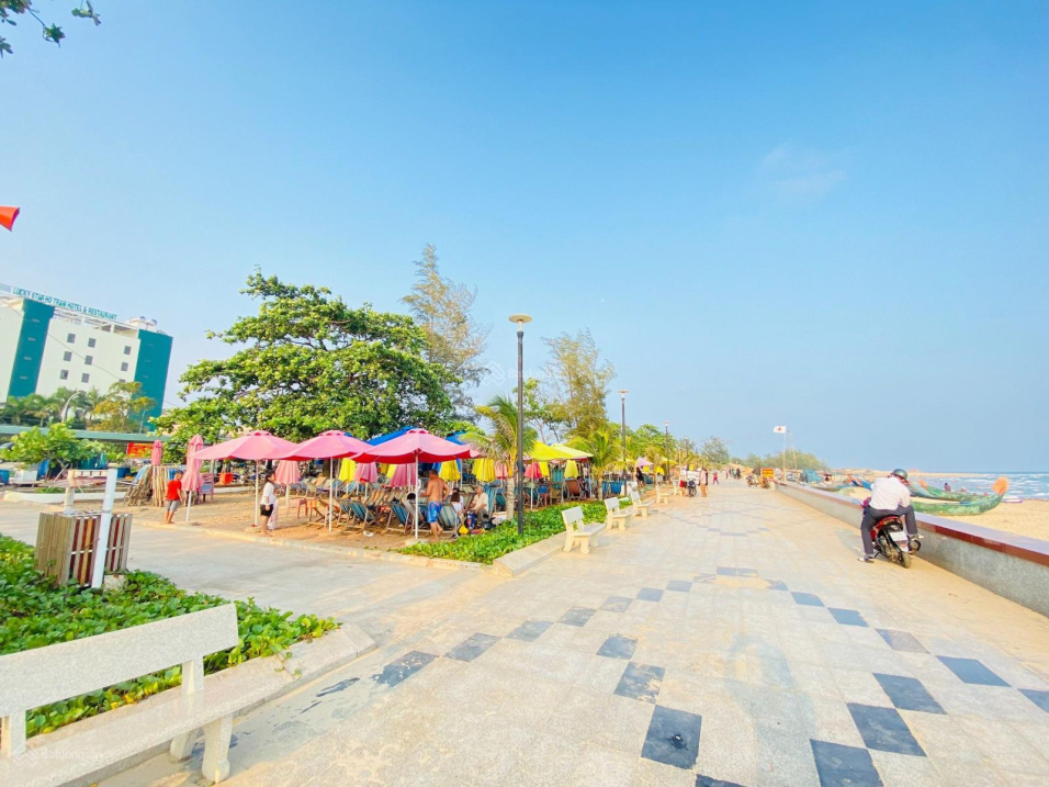 Bán 03 lô đất ngay bãi tắm biển Hồ Tràm, sổ hồng riêng, mặt tiền đường nhựa 10m. Chỉ 1.53 tỷ/122m2