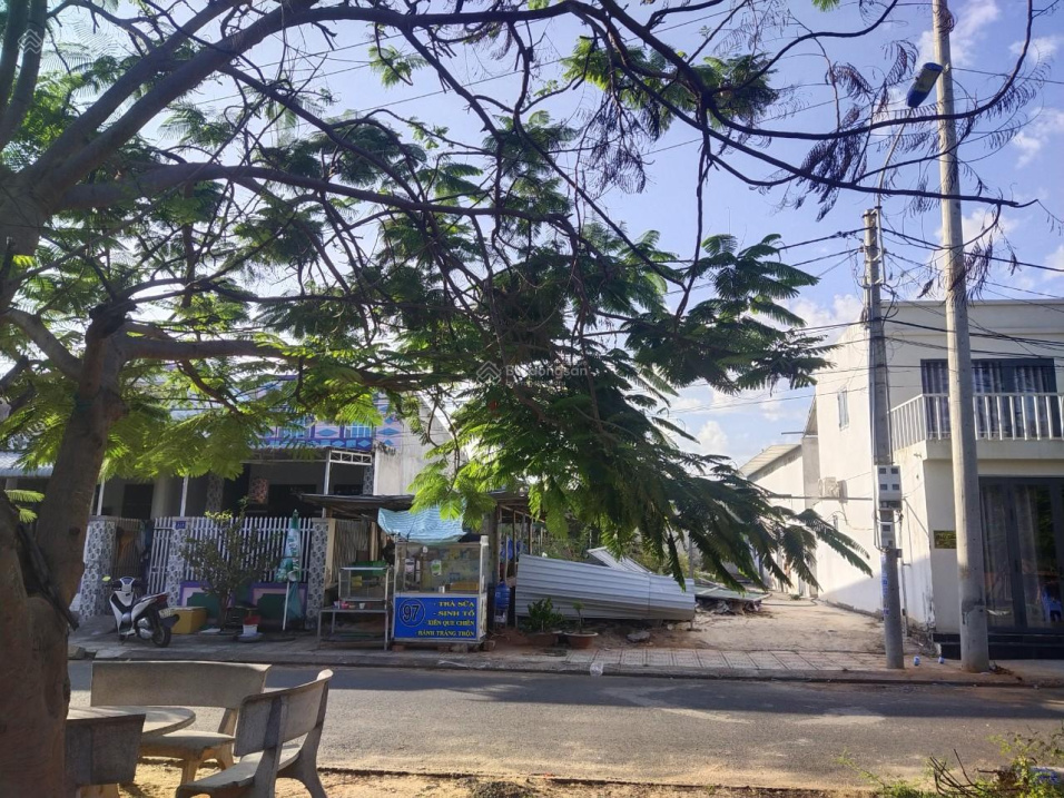 Bán 100m2 thổ cư. Mặt tiền đường Lạc Long Quân. Sát Ranh Nova Wolrd, Tiến Thành