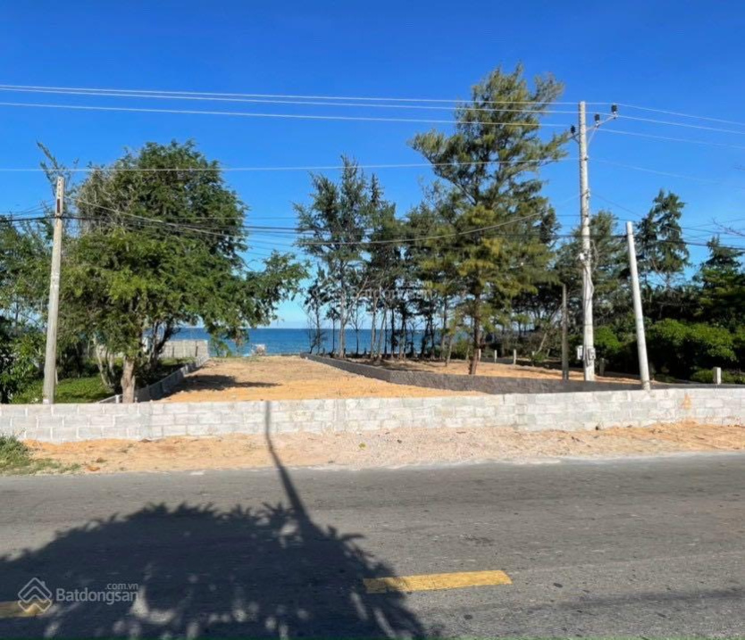 Bán 1057m2 có 200m2 thổ cư mặt tiền biển Lạc Long Quân, Tiến Thành