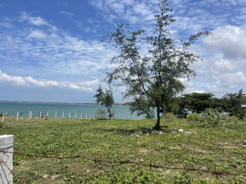 Bán 3832m2 mặt tiền biển Xuân Thuỷ, Mũi Né kế Marina và Sunshine Mũi Né