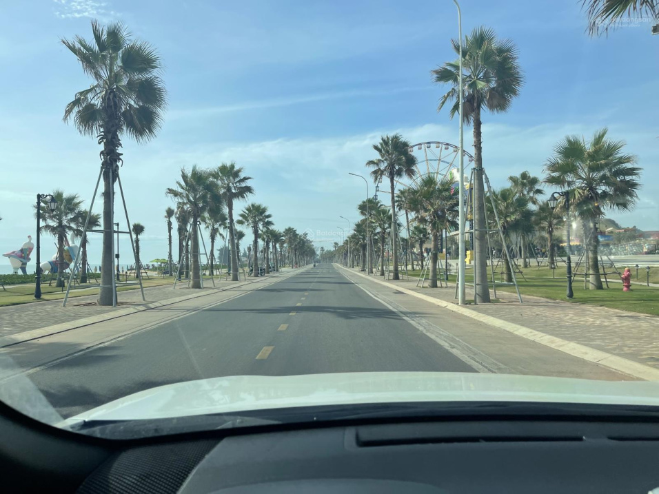 Bán 471m2 view biển mặt tiền Lạc Long Quân, Tiến Thành