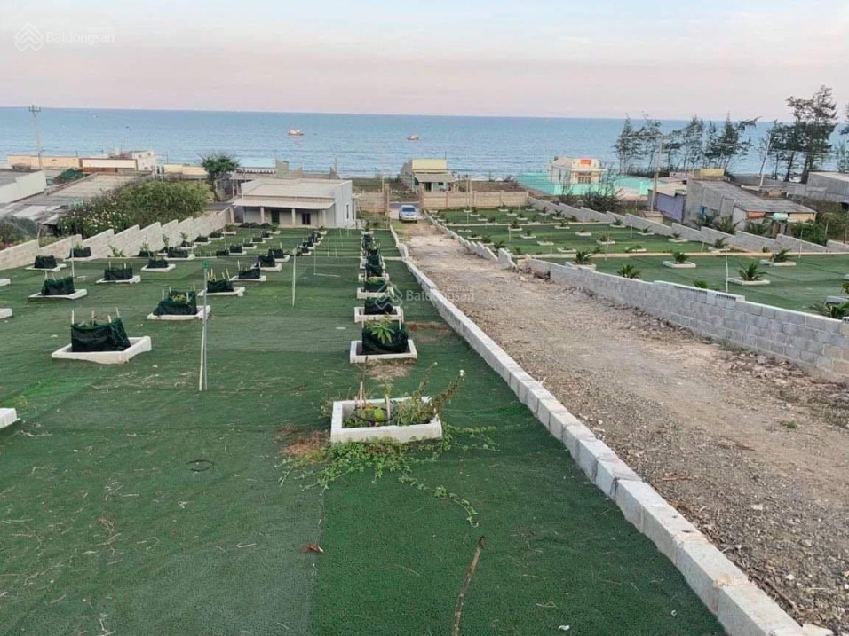 Bán 5295m2 view biển mặt tiền Lạc Long Quân, Tiến Thành