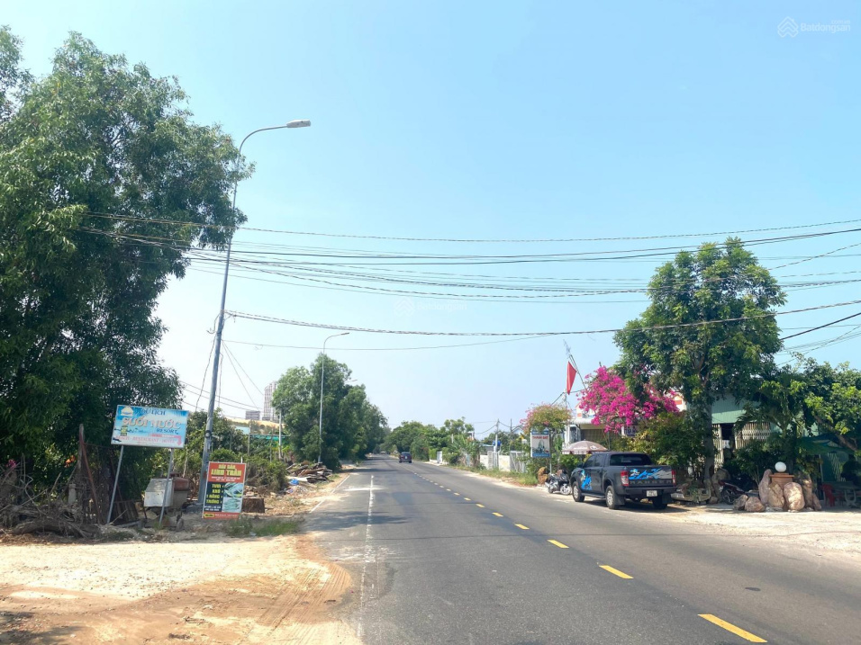 Bán 547m2 đất có thổ cư. Mặt đường Xuân Thuỷ