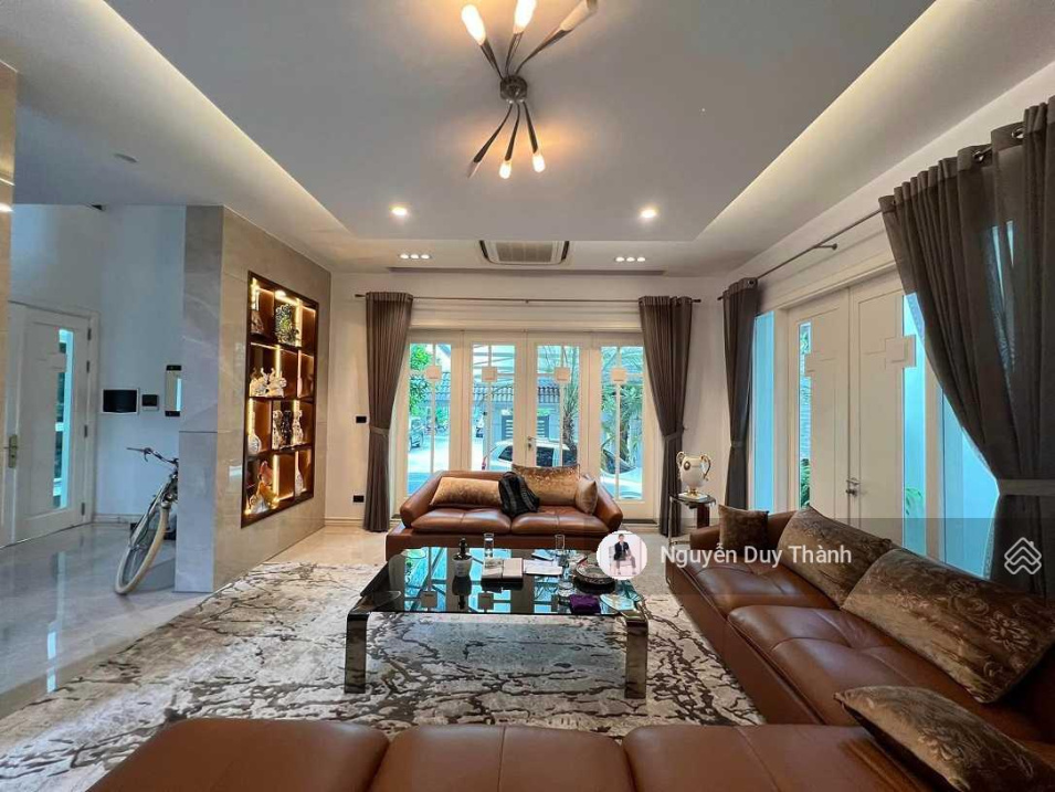 Bán BT Vườn Đào 368m2 3.5 tầng - do kiến trúc sư nổi tiếng thiết kế - giá trị để là sở hữu 112 tỷ