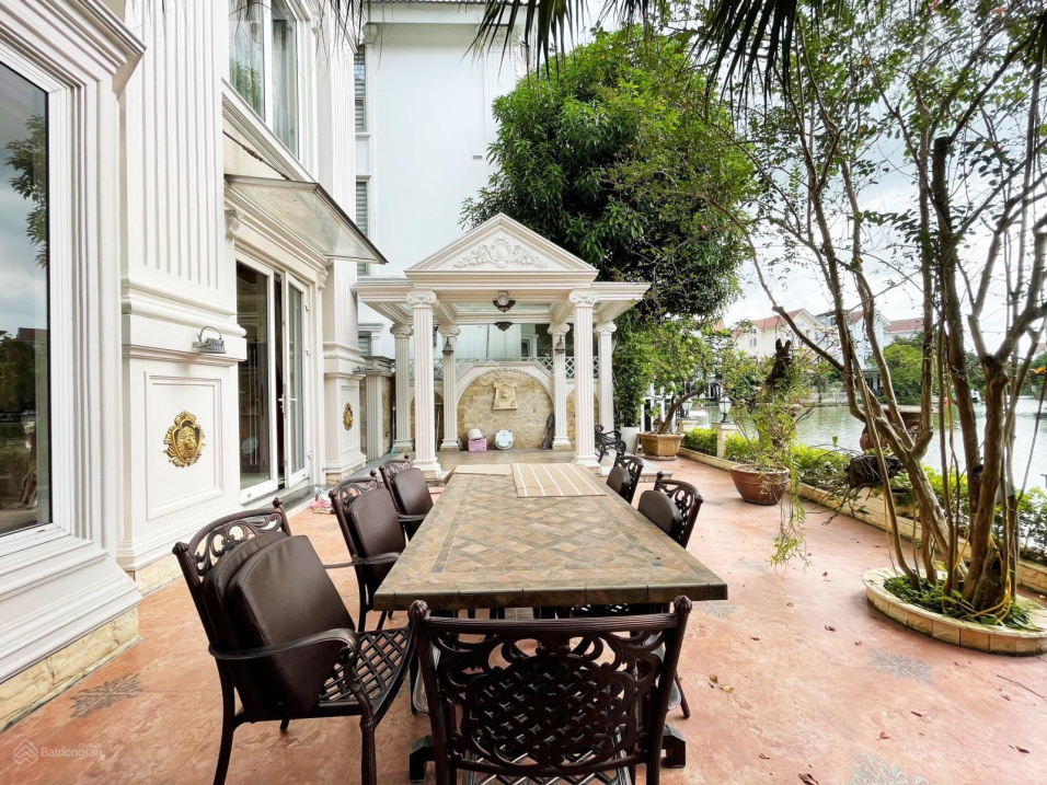 Bán BT song lập Hoa Lan 7, 252m2, ĐN, 46 tỷ. hoàn thiện nội thất sang trọng, view ngã 3 sông rộng