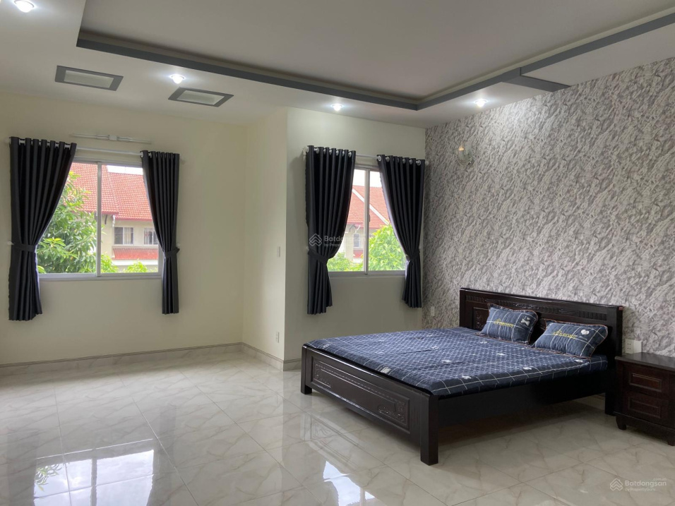 Bán biệt thự 3 tầng đầy đủ nội thất cao cấp, giá tốt nhất Oasis, Thuận An, BD