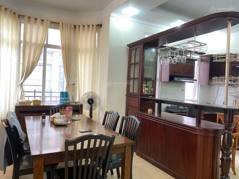 Bán biệt thự ngang 10m, xây 3 tầng gần cổng bảo vệ Làng chuyên gia Oasis 1, BD