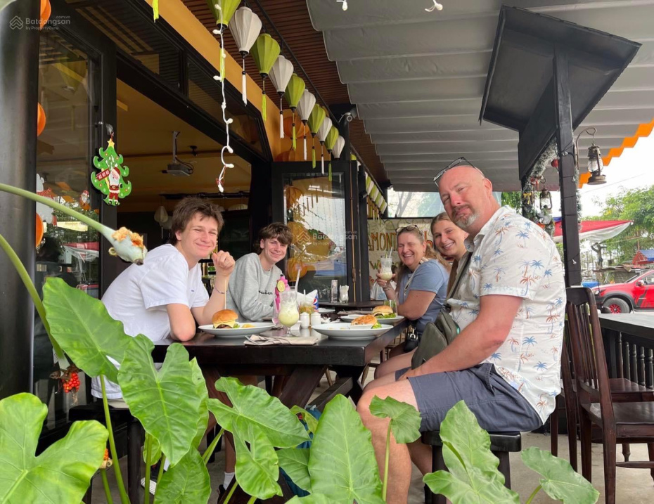 Bán căn nhà 2 mặt tiền Nguyễn Phúc Chu, Hội An, sát chợ đêm đẳng cấp và đông đúc, 150m2 ngang 12m