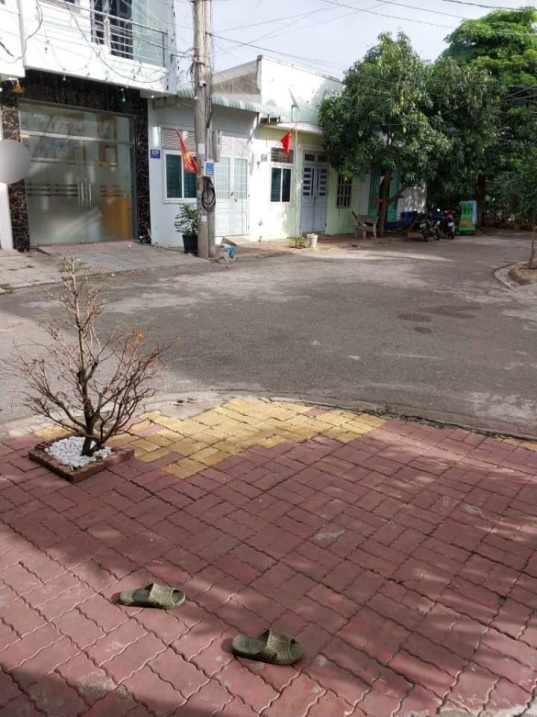 Bán căn nhà 3 mặt tiền xây tâm huyết, tọa lạc Tái Định Cư đồi 2, P. 10 TP. Vũng Tàu