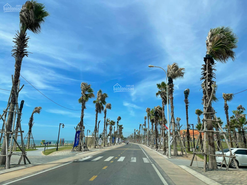 Bán đất 1360m2 view biển mặt tiền Lạc Long Quân, Tiến Thành