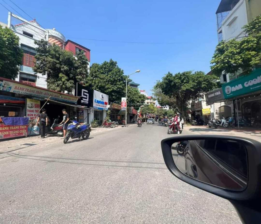 Bán đất Trâu Quỳ, Gia Lâm, DT 72m2, giá 7,6 tỷ, kinh doanh, vỉa hè ô tô tránh. LH 0777 228 882
