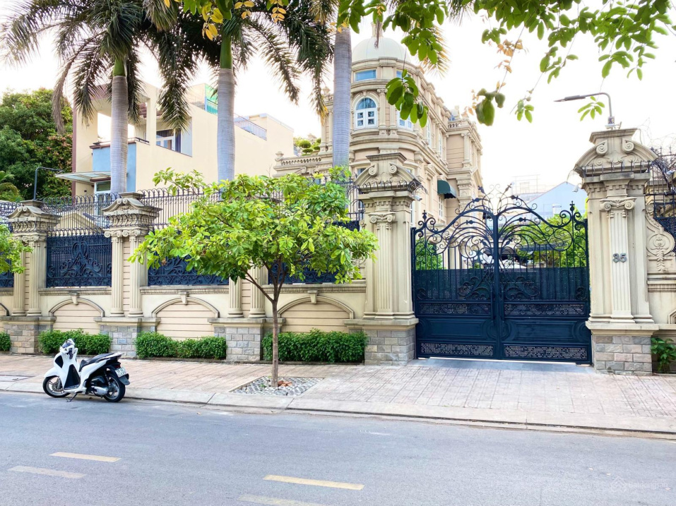 Bán đất biệt thự 1650m2 khu có nhiều dinh thự đẹp đường Xa Lộ Hà Nội ngay trung tâm Thủ Đức