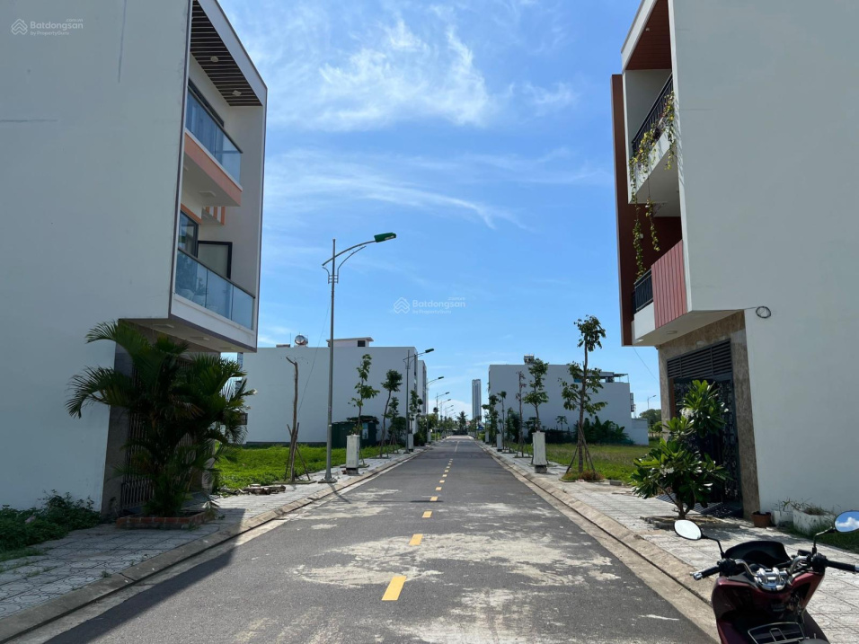 Bán đất khu đô thị Nam Vĩnh Hải, Nha Trang, DT 101.2m2 ngang 5m, hướng tây. Giá bán: 26,5 tr/m2