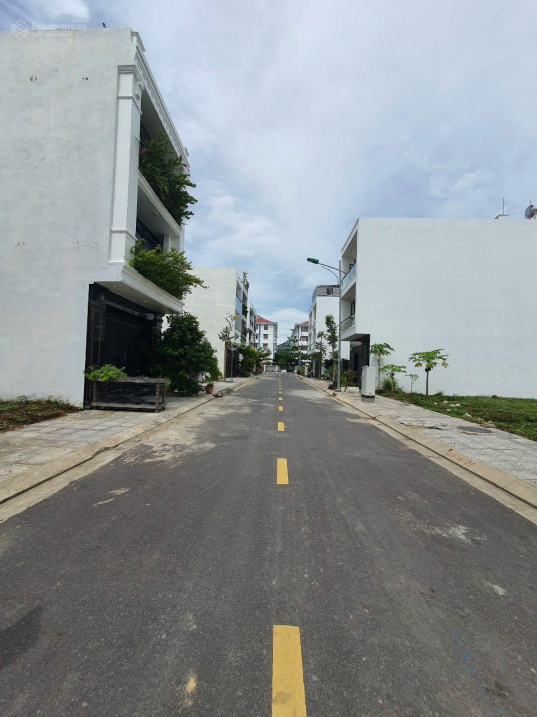 Bán đất khu đô thị Nam Vĩnh Hải, Nha Trang, Lô 39 - LK03, Dt 102,5m2 - Giá bán: 25 tr/m2