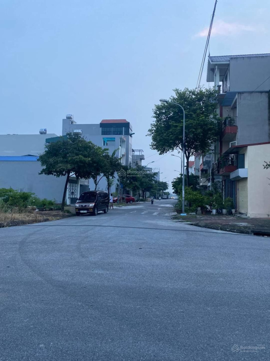 Bán đất khu tái định cư Nguyễn Mậu Tài DT 52m2, MT 4m, giá 5,x tỷ, vỉa hè ô tô tránh