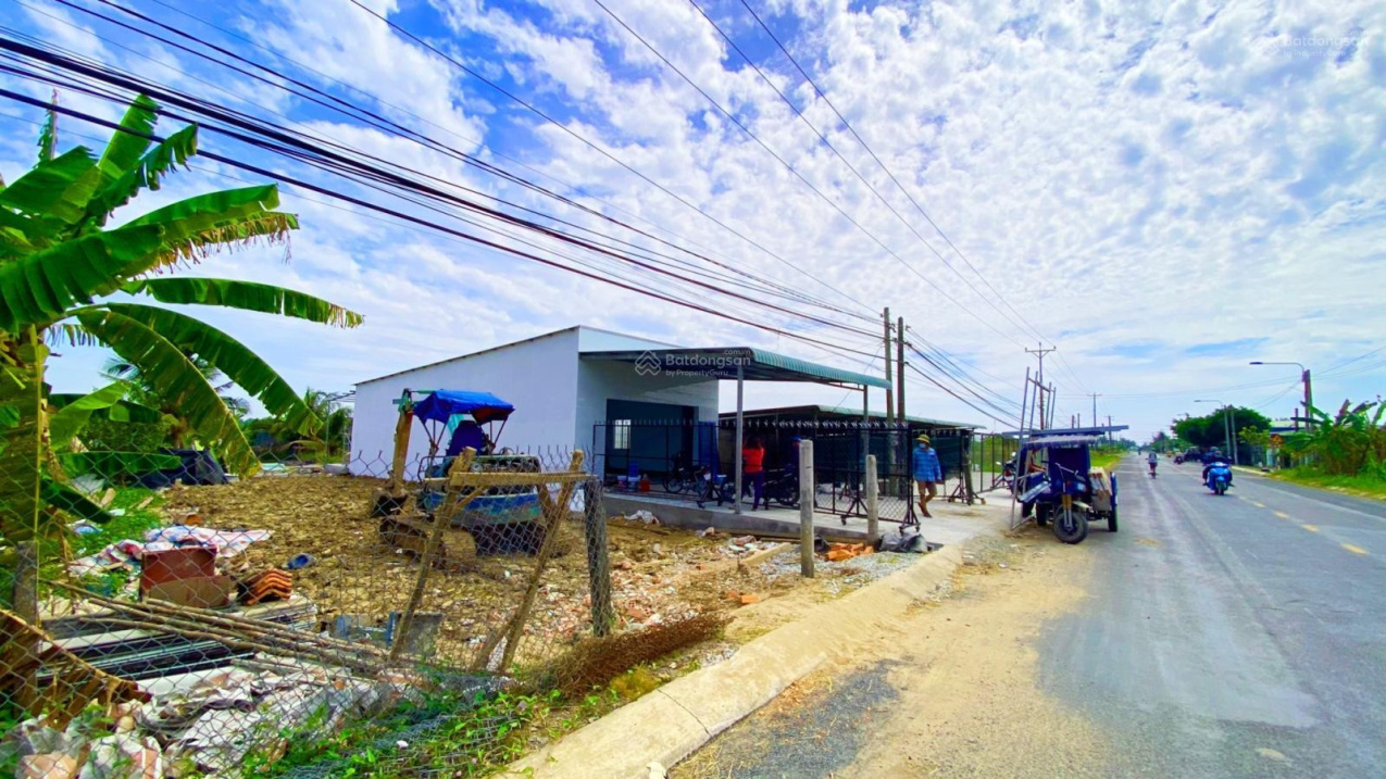 Bán đất tặng luôn căn nhà cấp 4 mới xây còn thơm mùi sơn