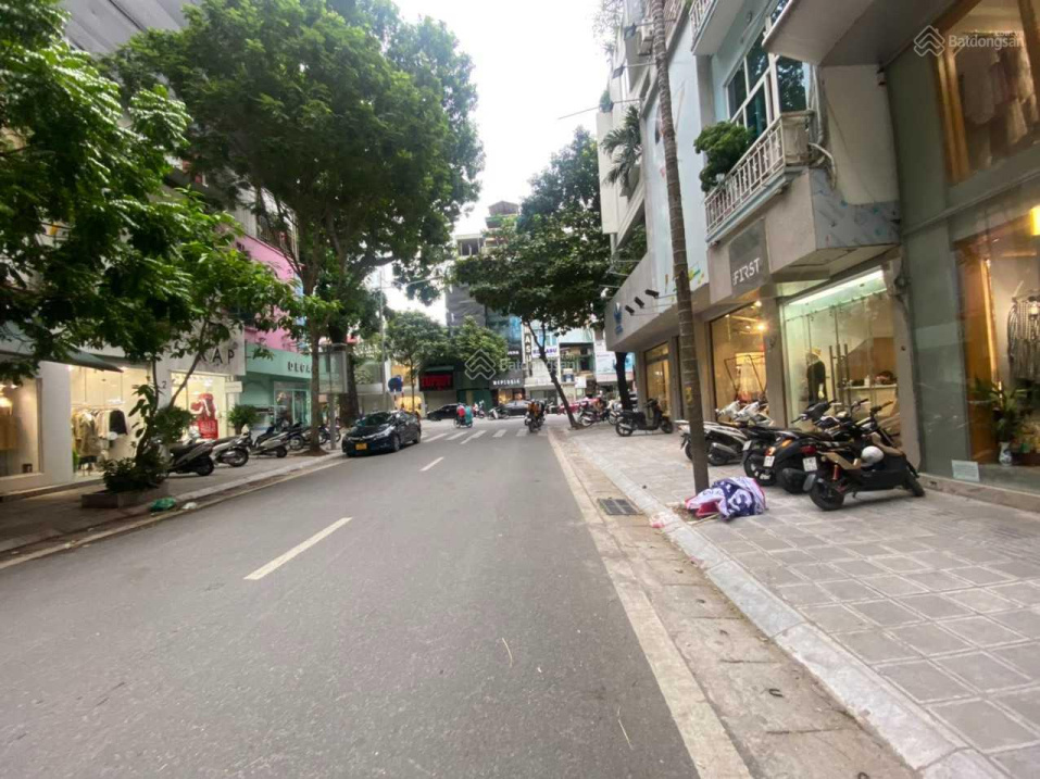 Bán đất xây tòa văn phòng - mặt Phố Huế - Bà Triệu - Hai Bà Trưng - 420m2 - MT: 8m - giá: 125 tỷ