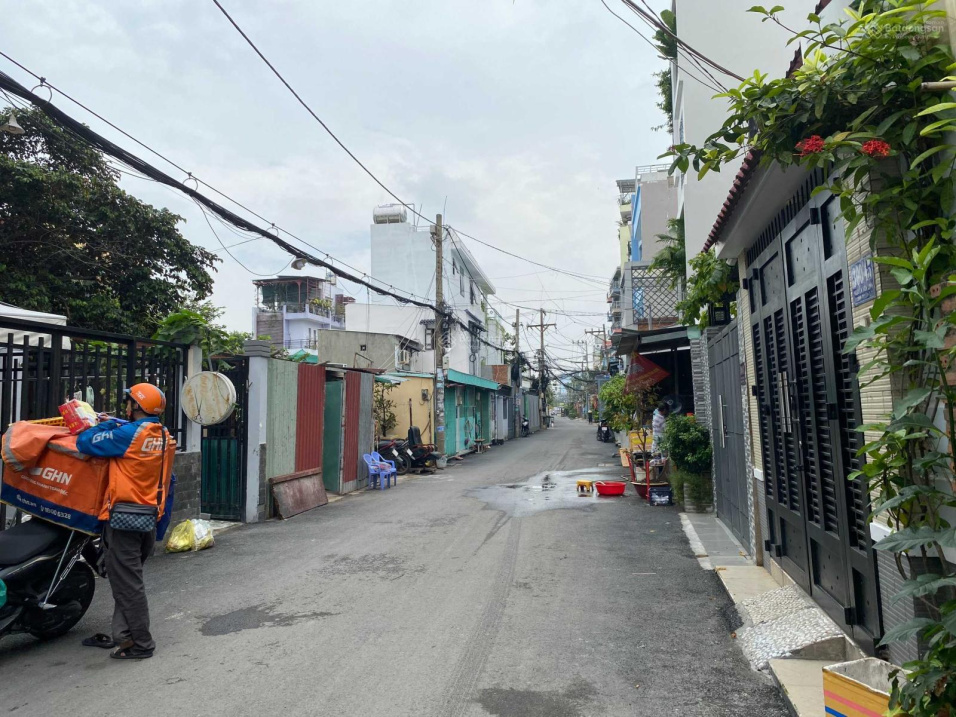 Bán gấp nhà 3 tầng (6x20) Quận 7, cách đại lộ Nguyễn Văn Linh 100m