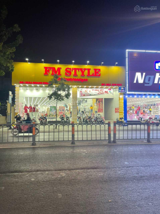 Bán gấp nhà mặt tiền Phạm Văn Bạch, P12, DT 19x24m trệt 2 lầu đang cho thuê 100tr/th, giá 26 tỷ TL