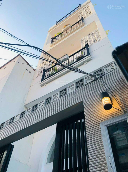 Bán gấp nhà mặt tiền ngay chợ Đo Đạc, Phường Bình An, Q.2. DT 4x17m, giá 9,5 tỷ. LH 0937 741 186