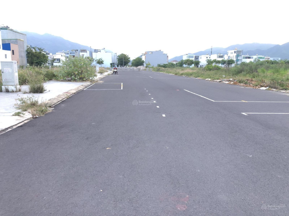 Bán gấp trước tết lô đất đẹp đường rộng 20m khu VCN Phước Long 2