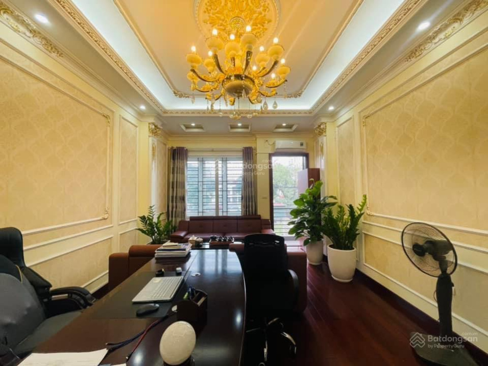 Bán gấp trước tết nhà khu phân lô Trần Quốc Hoàn, Cầu Giấy 70m2x5T, 16 tỷ